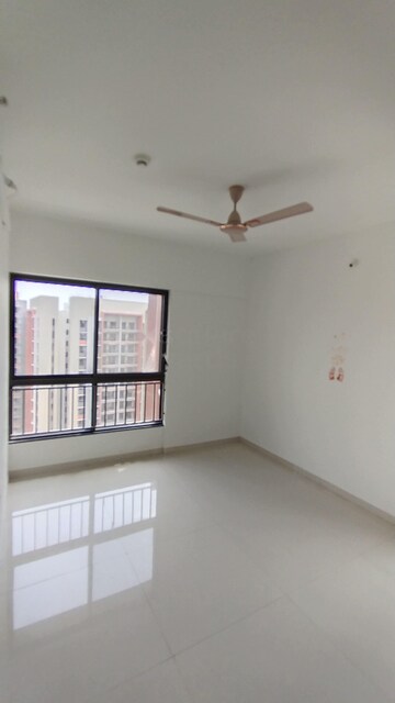 Room in 2 BHK Apartment at Shapoorji Pallonji Sensorium, Hinjewadi – for Rent