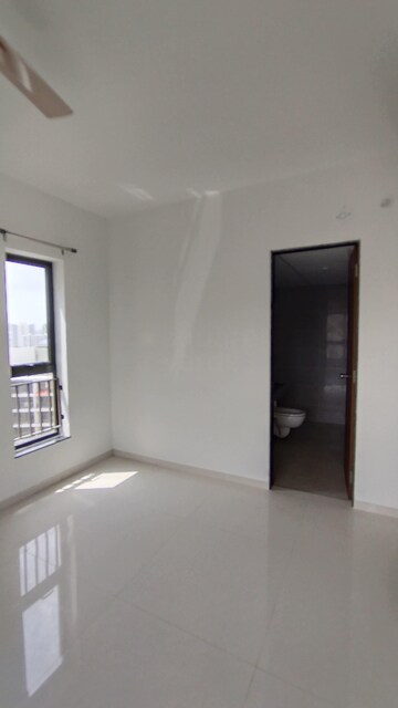 Room in 2 BHK Apartment at Shapoorji Pallonji Sensorium, Hinjewadi – for Rent