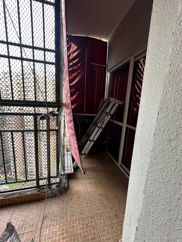 Balcony, pandav nagar 3 Bedroom 1150 Sq.Ft. Apartment In Pandav Nagar Ghaziabad 9095088