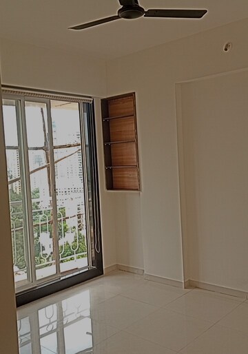 Room in 2 BHK Apartment at Vijay Residency Phase III, Kavesar – for Rent