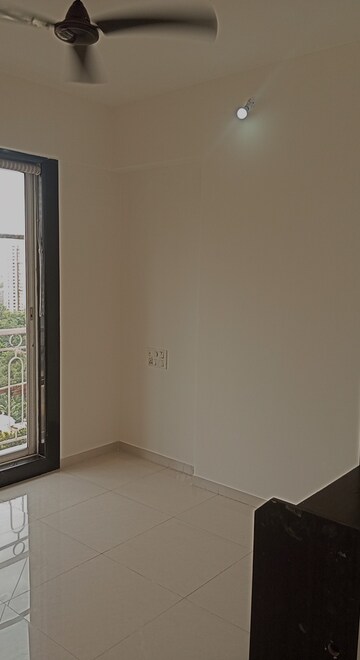 Room in 2 BHK Apartment at Vijay Residency Phase III, Kavesar – for Rent