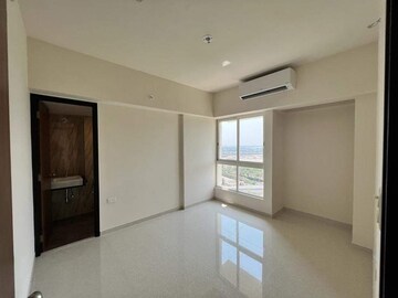 Room in 2 BHK Apartment at Lodha Amara, Kolshet Road – for Rent