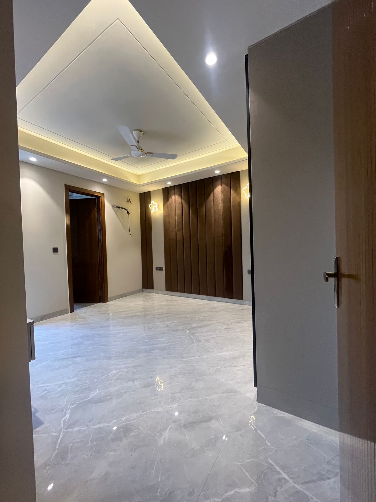 3.5 BHK + Extra Room 2409 Sq.Ft. Builder Floor in ROF Normanton Park
