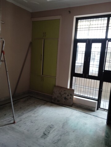 Room in 3 BHK Builder Floor at Green Fields Colony – for Rent