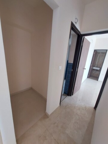 Room in 2 BHK Apartment at Lodha Amara, Kolshet Road – for Rent