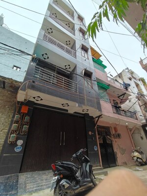 2 BHK Builder Floor For Sale in Raja Puri