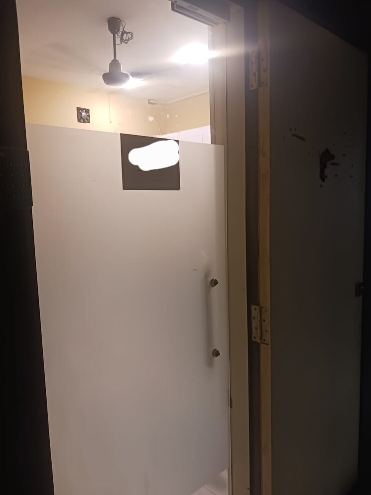 Room, mulund west Commercial Office Space 350 Sq.Ft. In Mulund West Mumbai 9095108