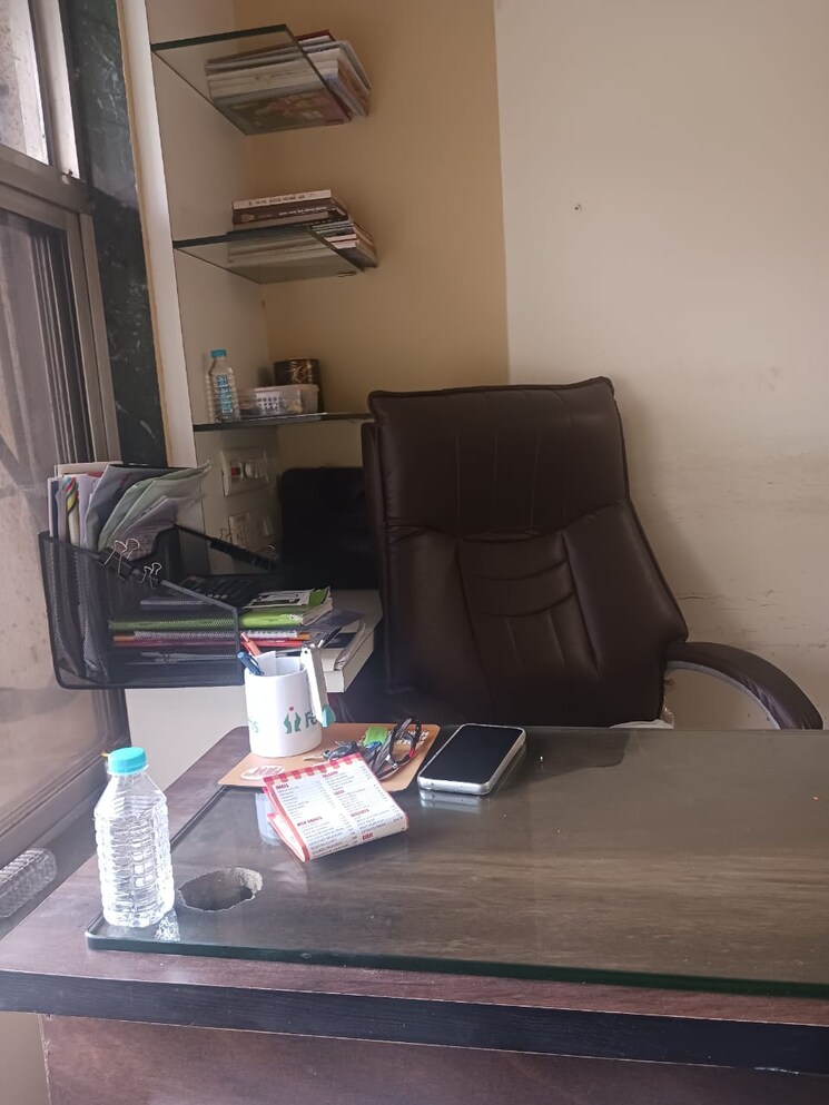 Living Room, mulund west Commercial Office Space 350 Sq.Ft. In Mulund West Mumbai 9095108