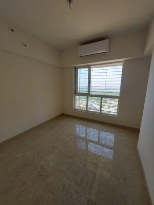 Room in 2 BHK Apartment at Lodha Amara, Kolshet Road – for Sale