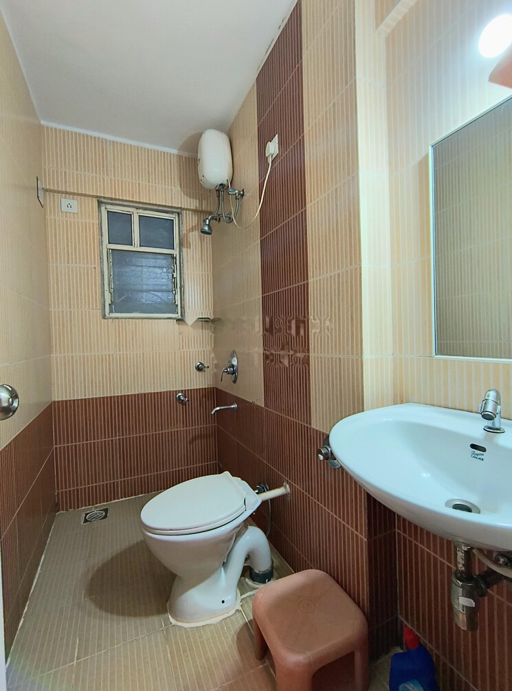 Bathroom, mount-n-glory 2 Bedroom 975 Sq.Ft. Apartment In Kharadi Pune 9095118