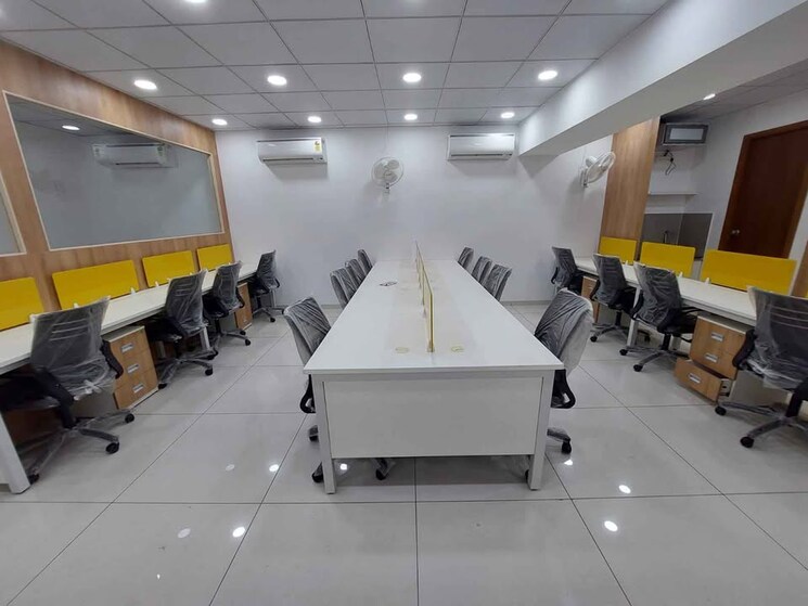 Team Area, vijay nagar Commercial Office Space 1450 Sq.Ft. In Vijay Nagar Indore 9095185