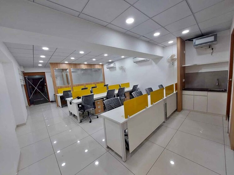 Team Area, vijay nagar Commercial Office Space 1450 Sq.Ft. In Vijay Nagar Indore 9095185