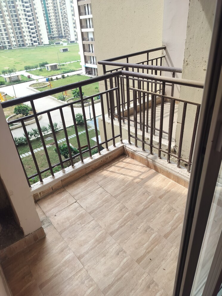 Balcony, amrapali-golf-homes 3 Bedroom 1115 Sq.Ft. Apartment In Sector 4 Greater Noida Greater Noida 9095342