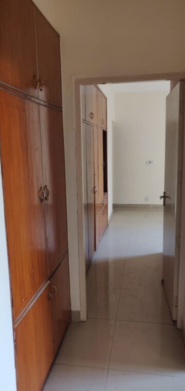 Bathroom in 3 BHK Apartment at DLF The Carlton Estate, Dlf Phase V – for Rent