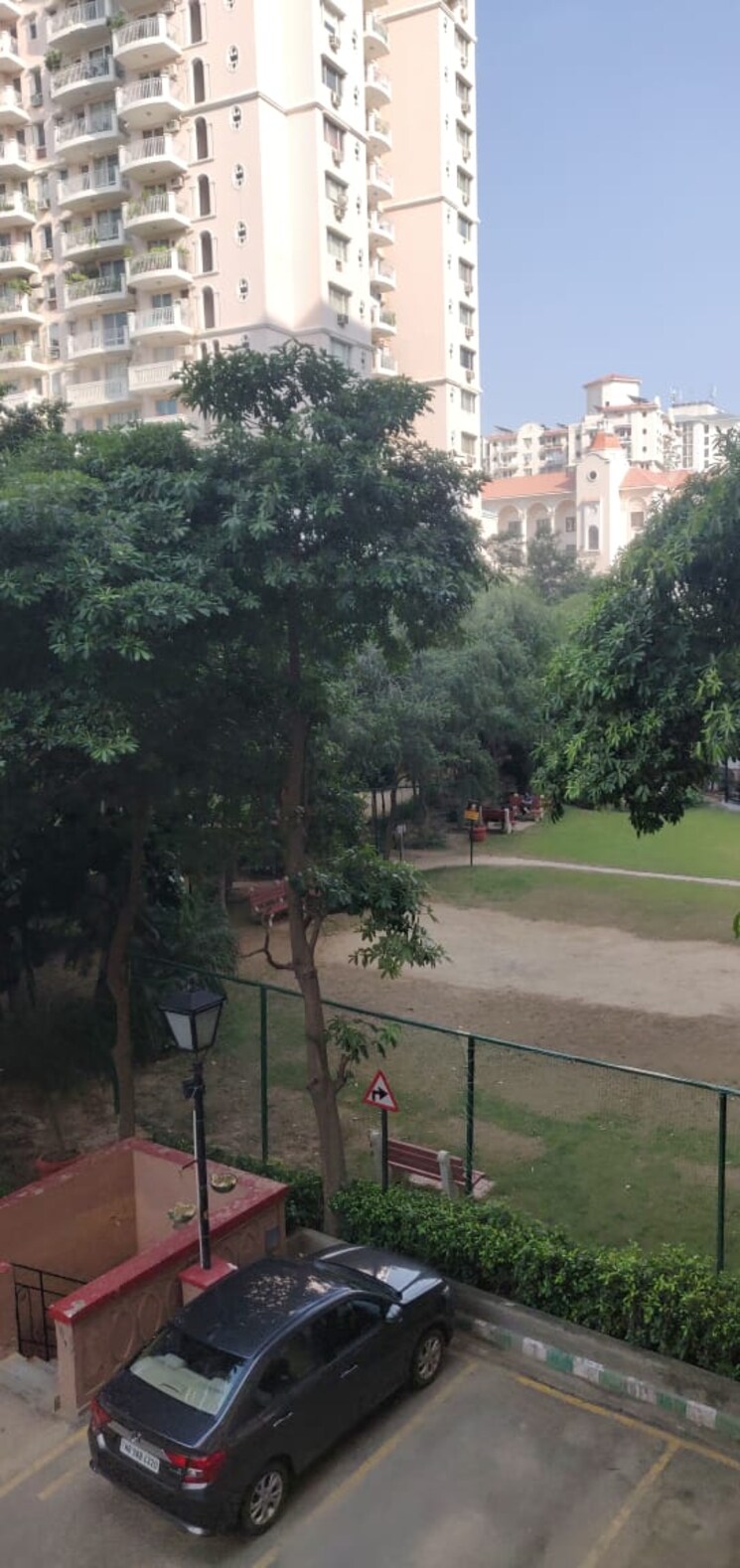 Garden, dlf-the-carlton-estate 3 Bedroom 1377 Sq.Ft. Apartment In Dlf Phase V Gurgaon 9095271