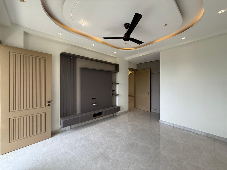 Room, green fields colony 3 Bedroom 200 Sq.Yd. Builder Floor In Green Fields Colony Faridabad 9095258