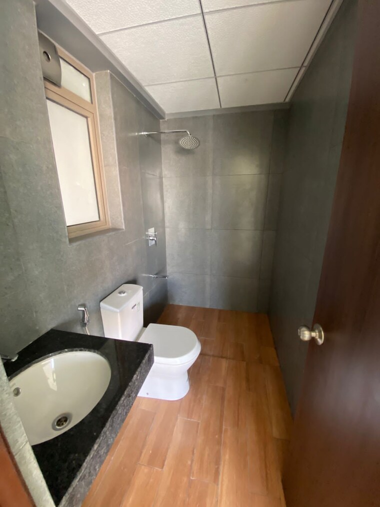 Bathroom, kalpataru-paramount 2 Bedroom 711 Sq.Ft. Apartment In Kapur Bawdi Thane 9095302