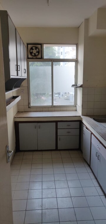 Kitchen in 4 BHK Apartment at DLF The Carlton Estate, Dlf Phase V – for Rent