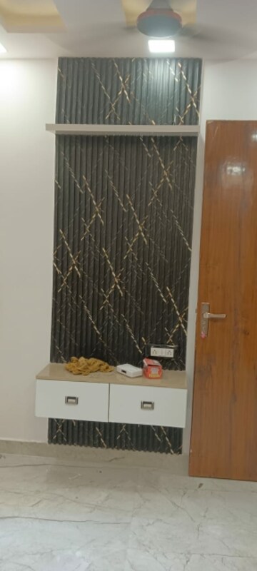 Furnished Amenities in 1 BHK Builder Floor at Mansa Ram Park – for Sale