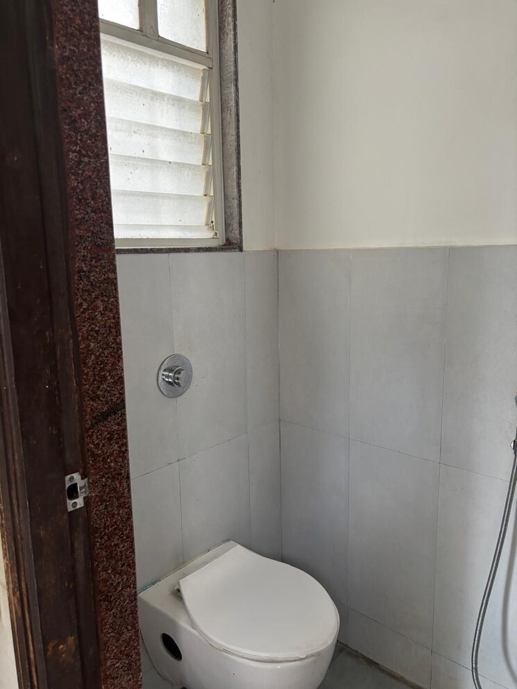 Bathroom, venkatesh-graffiti 1 Bedroom 399 Sq.Ft. Apartment In Keshav Nagar Pune 9095318