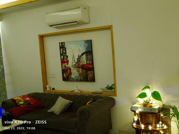Living Room in 2 BHK Apartment at DLF Regency Park I, Dlf Phase iv – for Sale