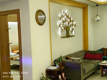 Living Room in 2 BHK Apartment at DLF Regency Park I, Dlf Phase iv – for Sale