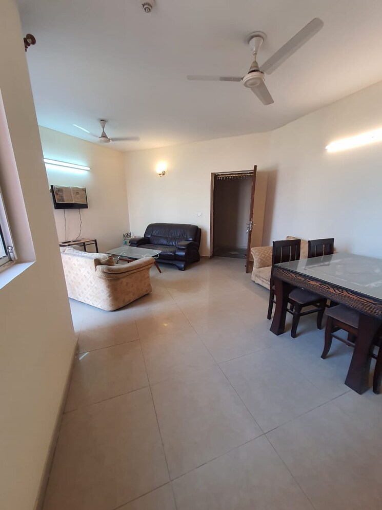 Living Room, dlf-the-wellington-estate 3 Bedroom 1420 Sq.Ft. Apartment In Dlf Phase V Gurgaon 9095408