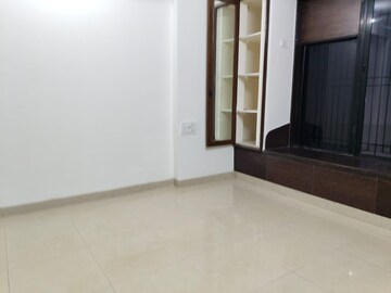 Room in 3 BHK Apartment at Ajmera Golden Rays, Andheri West – for Rent