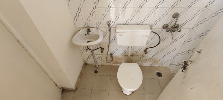 Bathroom, rof-aalayas 2 Bedroom 574 Sq.Ft. Apartment In Sector 102 Gurgaon 9095494