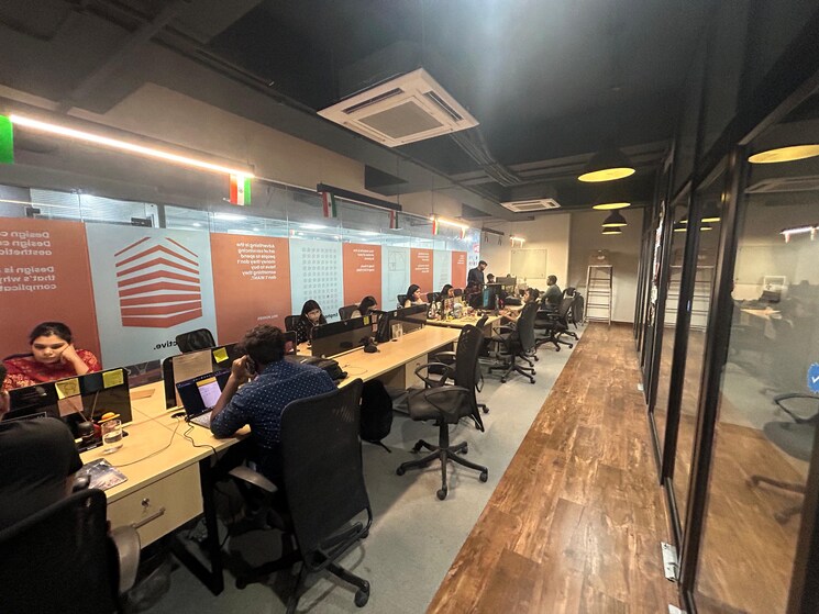  Parking, vibhuti khand Commercial Office Space 1750 Sq.Ft. In Vibhuti Khand Lucknow 9095509