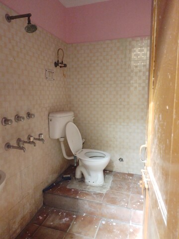 Master Bedroom in 1 BHK Independent House at Alpha Ii Greater Noida – for Rent