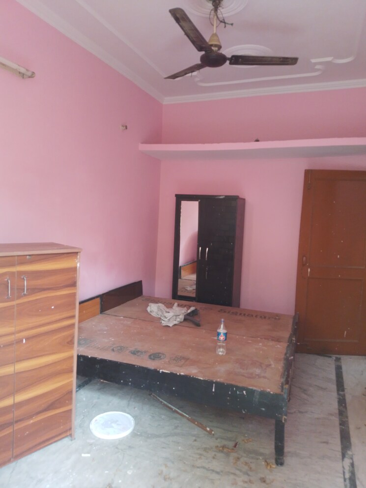 undefined, alpha ii greater noida 1 Bedroom 650 Sq.Ft. Independent House In Alpha Ii Greater Noida Greater Noida 9095512