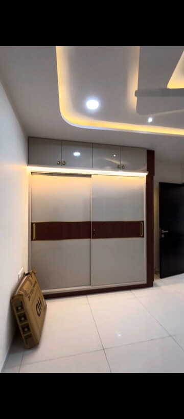Room in 3 BHK Apartment at Rajapushpa Provincia, Narsingi – for Rent