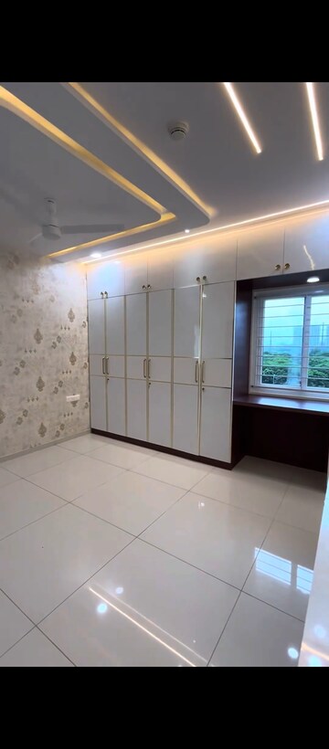 Room in 3 BHK Apartment at Rajapushpa Provincia, Narsingi – for Rent