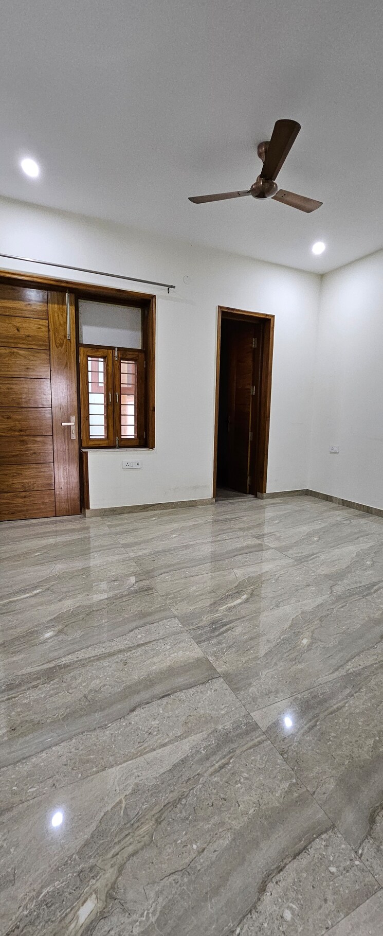 undefined, sector 21d 3 Bedroom 250 Sq.Yd. Builder Floor In Sector 21d Faridabad 9095559