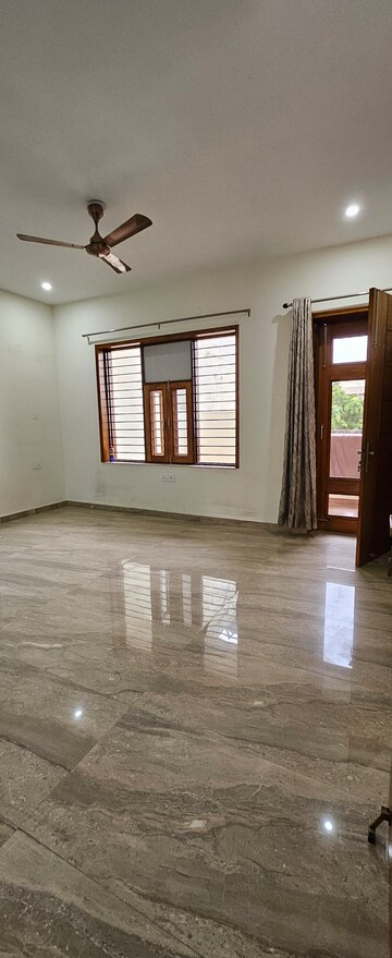 3 BHK Builder Floor For Rent in Sector 21d