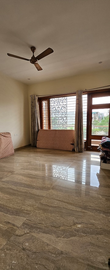 Balcony in 3 BHK Builder Floor at Sector 21d – for Rent