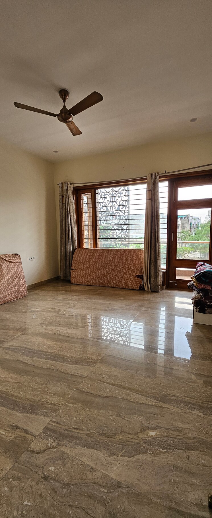 Balcony, sector 21d 3 Bedroom 250 Sq.Yd. Builder Floor In Sector 21d Faridabad 9095559