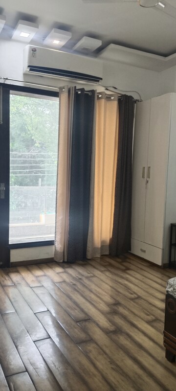 Building Lobby in 3 BHK Builder Floor at Uppal Southend, Sector 49 – for Rent