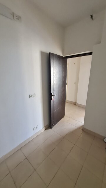 Room in 3 BHK Apartment at Conscient Heritage Max, Sector 102 – for Rent