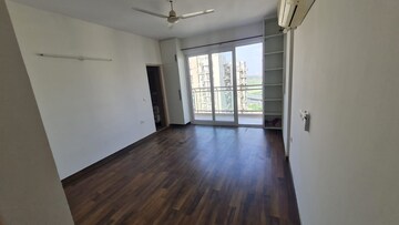 Room in 3 BHK Apartment at Conscient Heritage Max, Sector 102 – for Rent