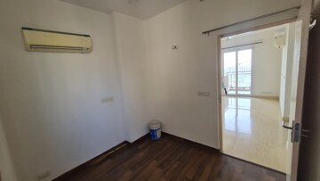 Room in 3 BHK Apartment at Conscient Heritage Max, Sector 102 – for Rent