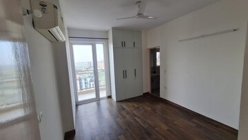 Room in 3 BHK Apartment at Conscient Heritage Max, Sector 102 – for Rent