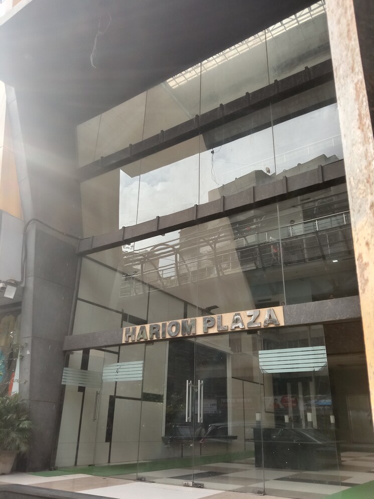 Exterior View, hari-om-plaza Commercial Office Space 550 Sq.Ft. In Borivali East Mumbai 9095689