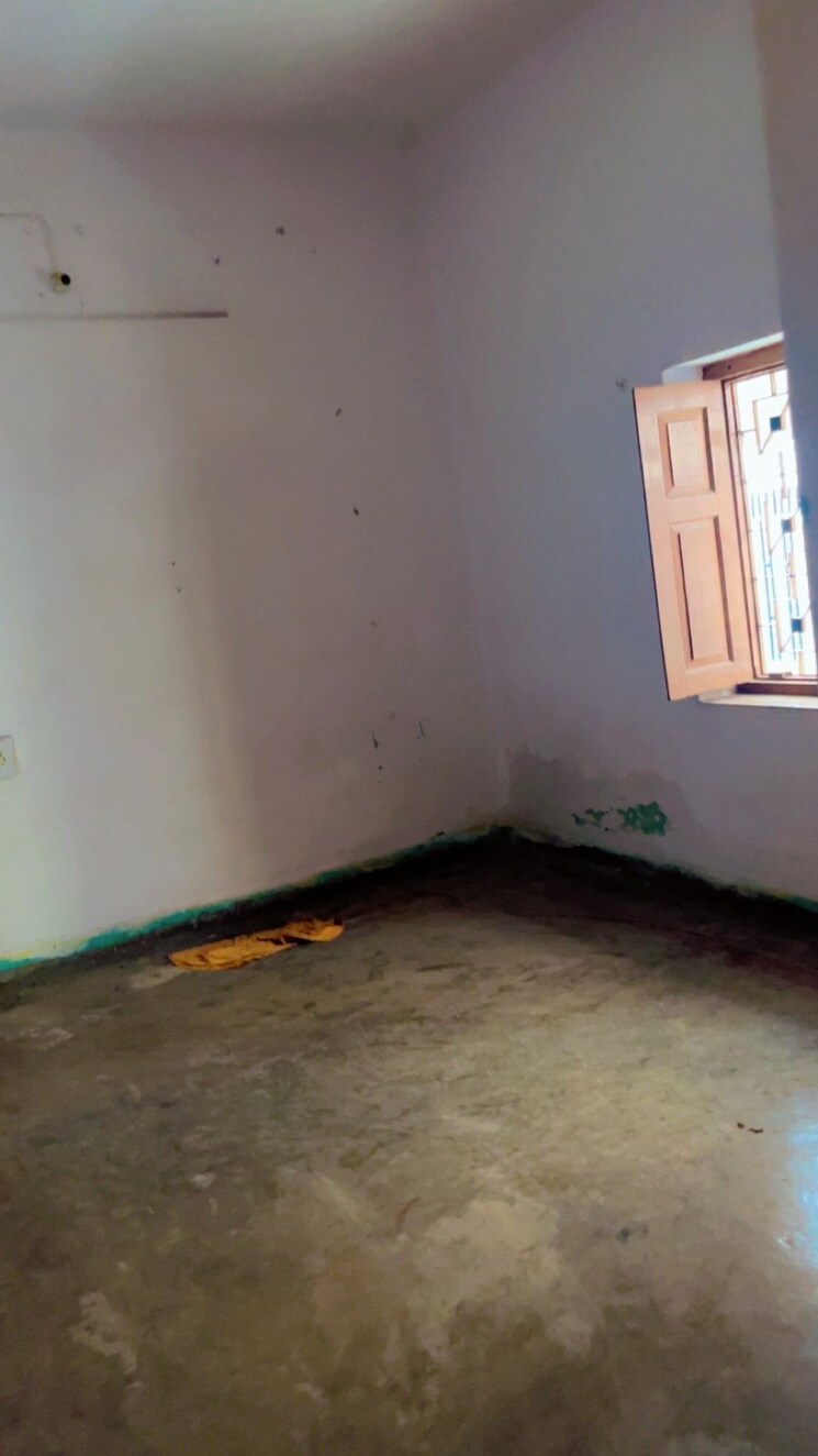 Room, kankarbagh Commercial Office Space 2500 Sq.Ft. In Kankarbagh Patna 9095692