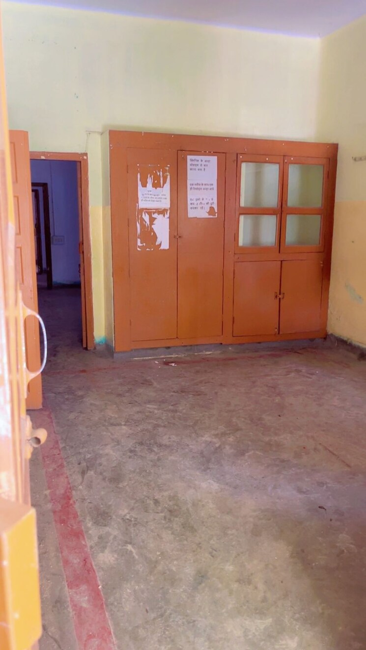 Room, kankarbagh Commercial Office Space 2500 Sq.Ft. In Kankarbagh Patna 9095692