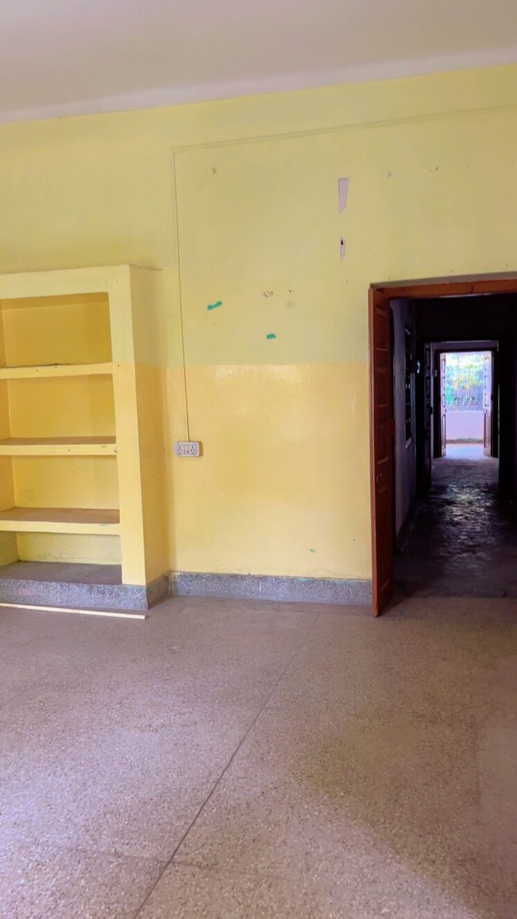 Room, kankarbagh Commercial Office Space 2500 Sq.Ft. In Kankarbagh Patna 9095692