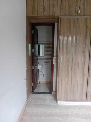 Room in 2 BHK Builder Floor at Sector 25 – for Rent