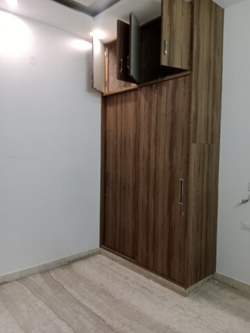 Room in 2 BHK Builder Floor at Sector 25 – for Rent