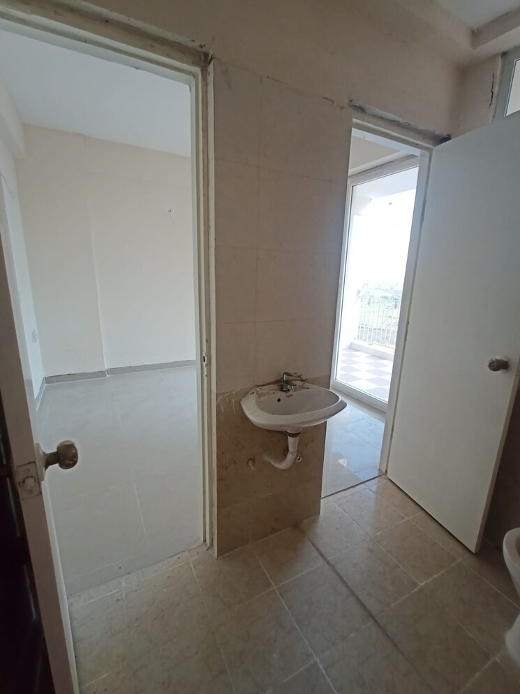 Bathroom, shree-vardhman-green-court 1 Bedroom 432 Sq.Ft. Apartment In Sector 90 Gurgaon 9095948